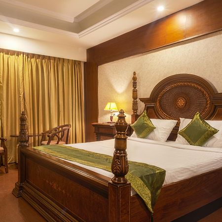 Treebo Trend Grand Plaza Nampally Хайдарабад Экстерьер фото