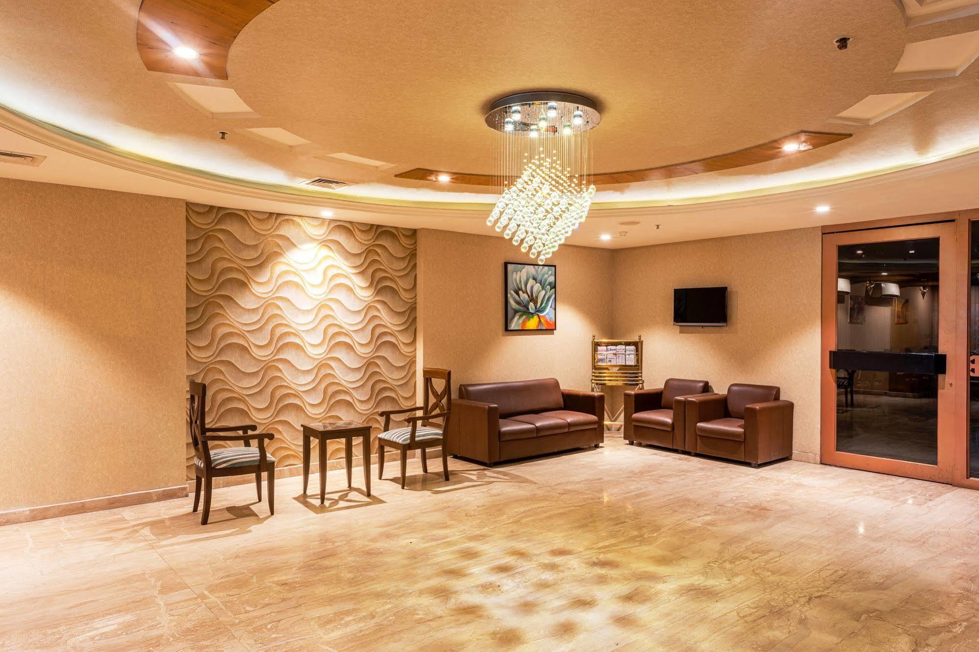 Treebo Trend Grand Plaza Nampally Хайдарабад Экстерьер фото