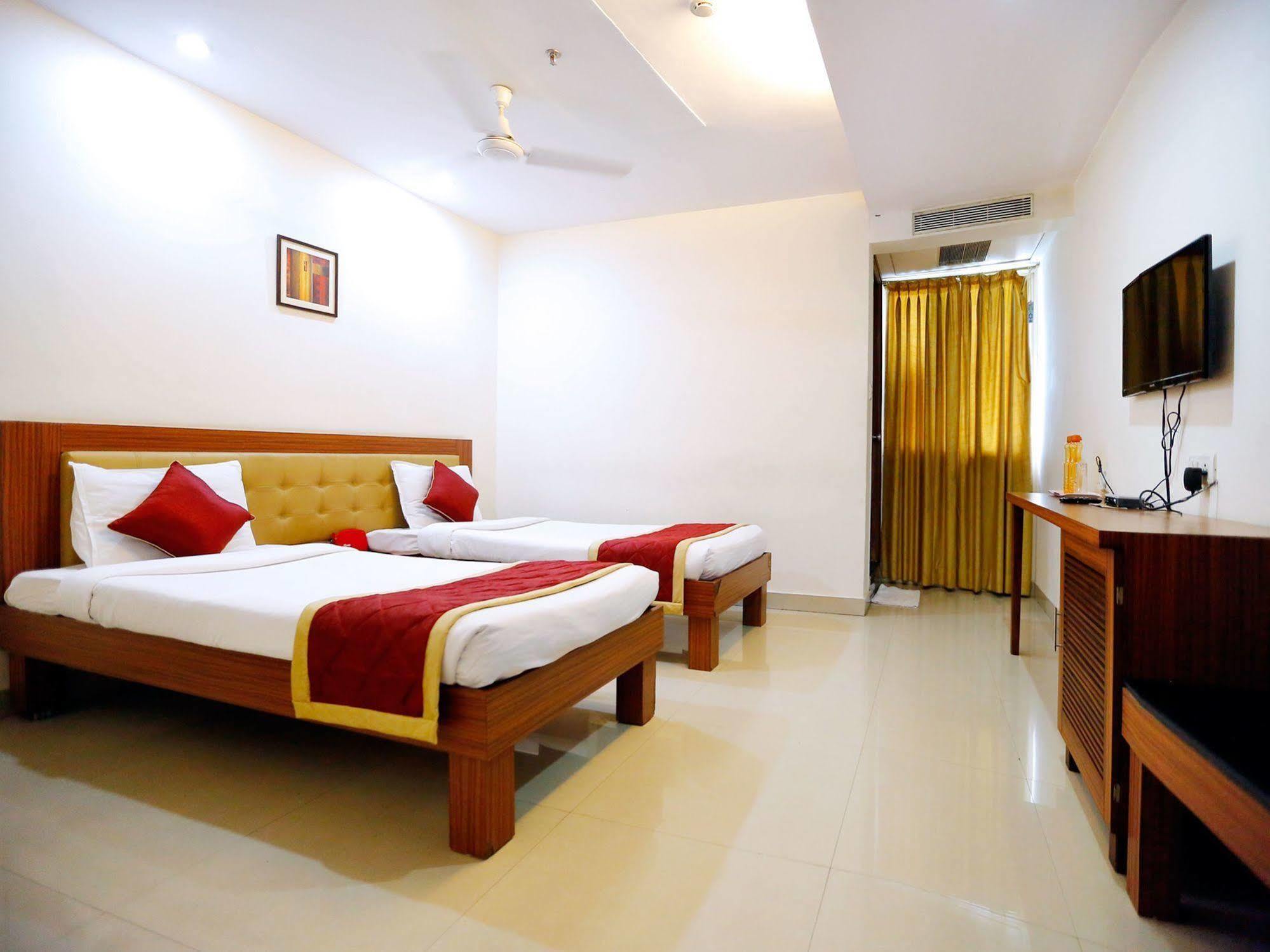 Treebo Trend Grand Plaza Nampally Хайдарабад Экстерьер фото